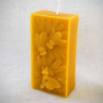 Świeca prostokątna z pszczołami